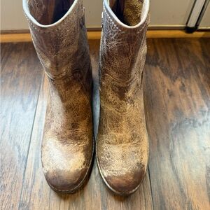 Diba Textured Brown Ankle Boots